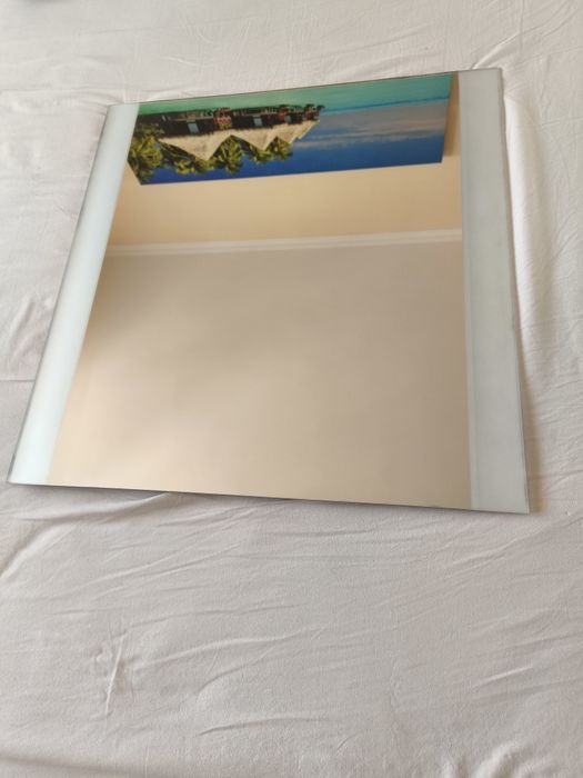 Стенно огледало .