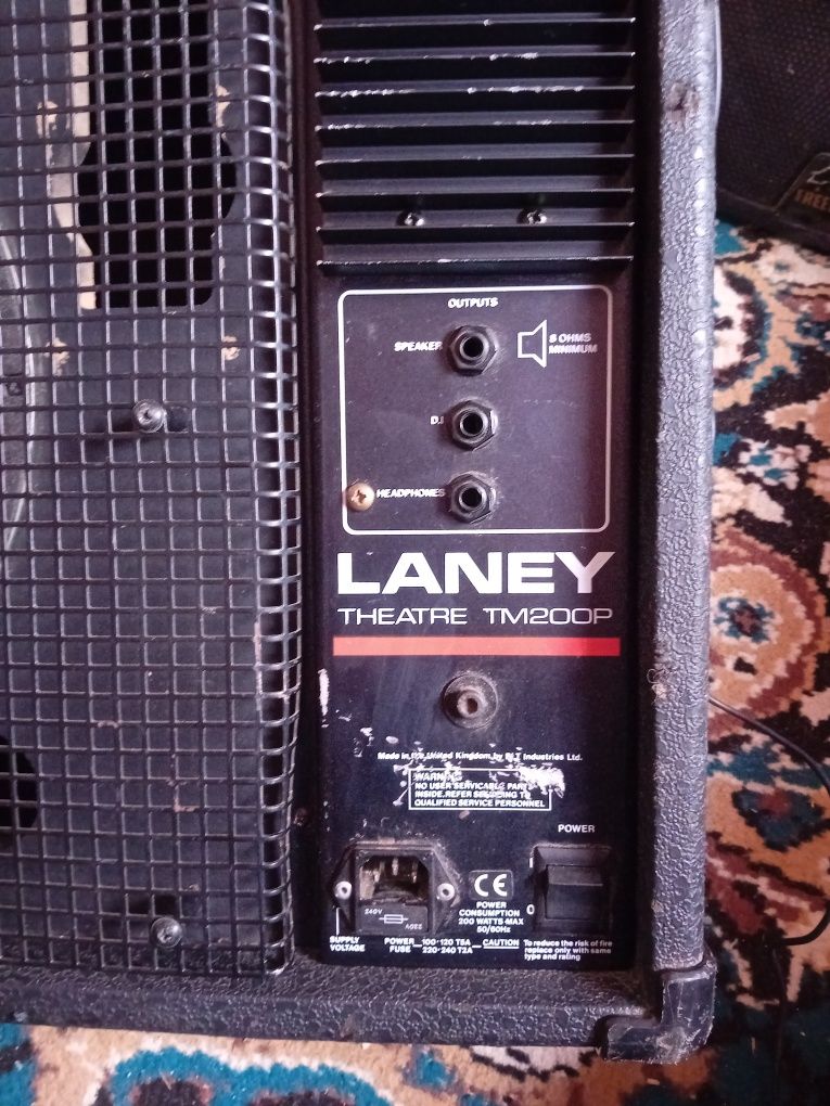 Vând boxă Laney pretul este negociabil