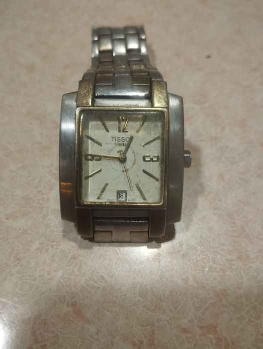 Продаю мужские часы.