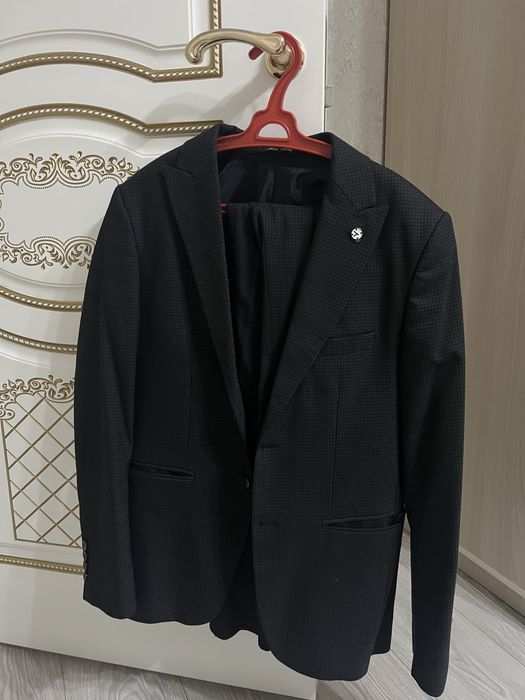 Костюм тройка за 9,000