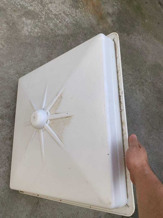 Поддон пластмассовый 60 х 60 х 7 см.