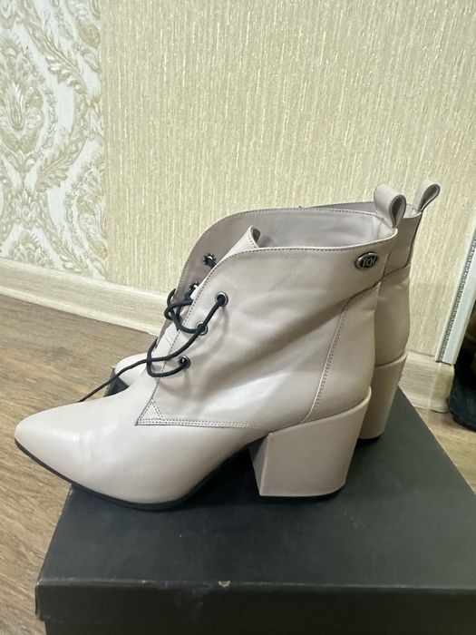 Продаю женскую обувь