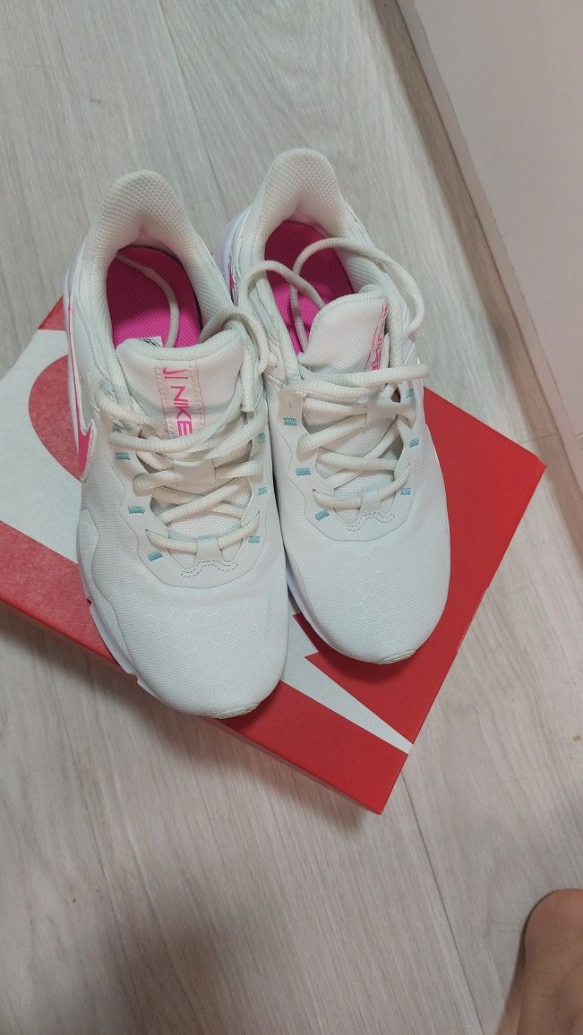 Дамски маратонки nike