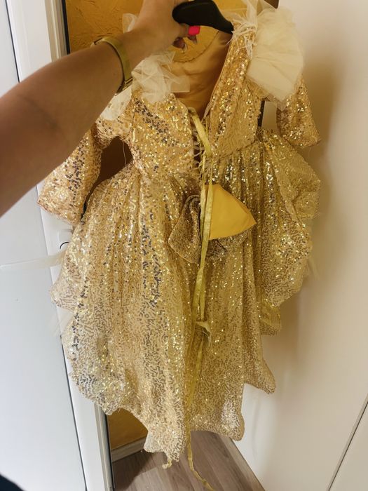 Детска рокля златна