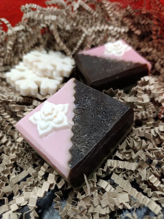 Натурални ръчно изработени сапуни с козе мляко