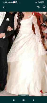 шикарное свадебное платье очень красивое. Очень похоже н