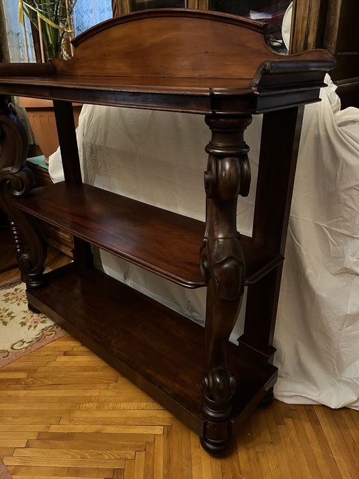 Etajera victoriana din mahon