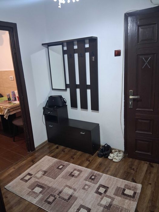 Închiriez apartament