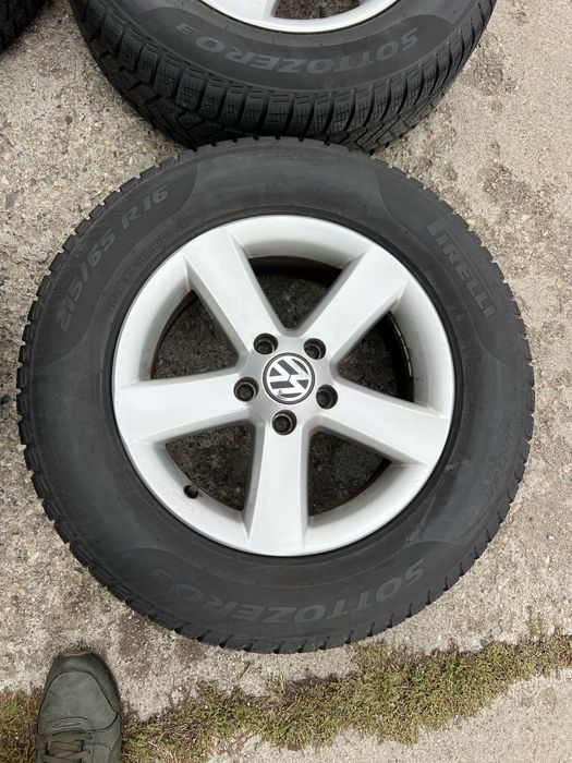 VW Tiguan  Лети джанти със зимни гуми 215/65/16  DOT19