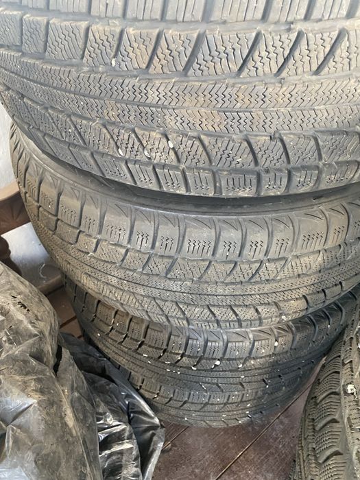 Шины зимние р16 два комплекта 215 60