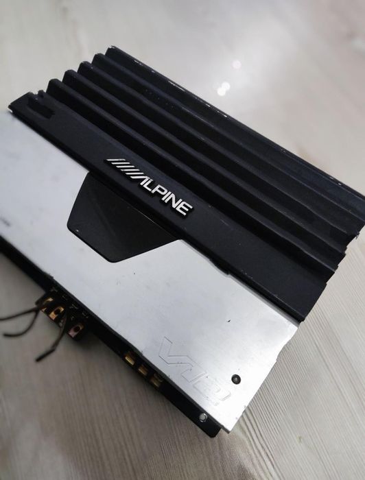 Vând amplificator Alpine F340 descrierea o vedeți în poze