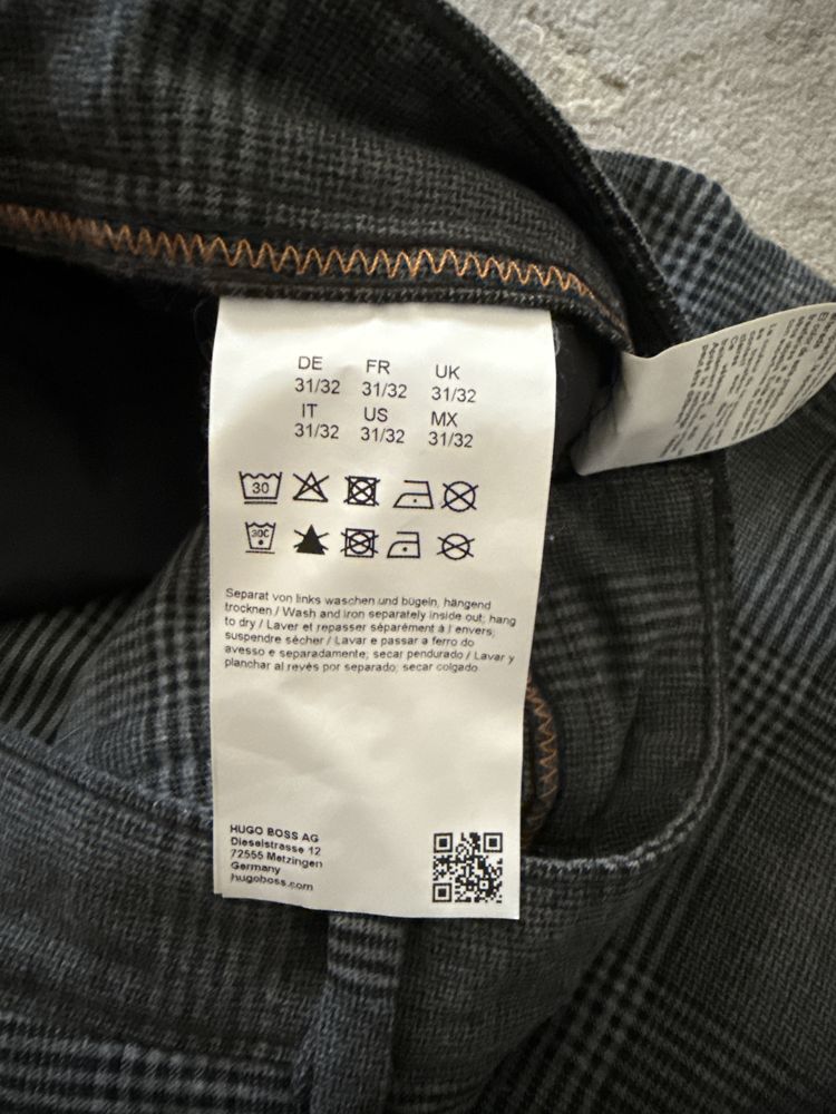 Pantaloni boss gri cu carouri marimea 31/32