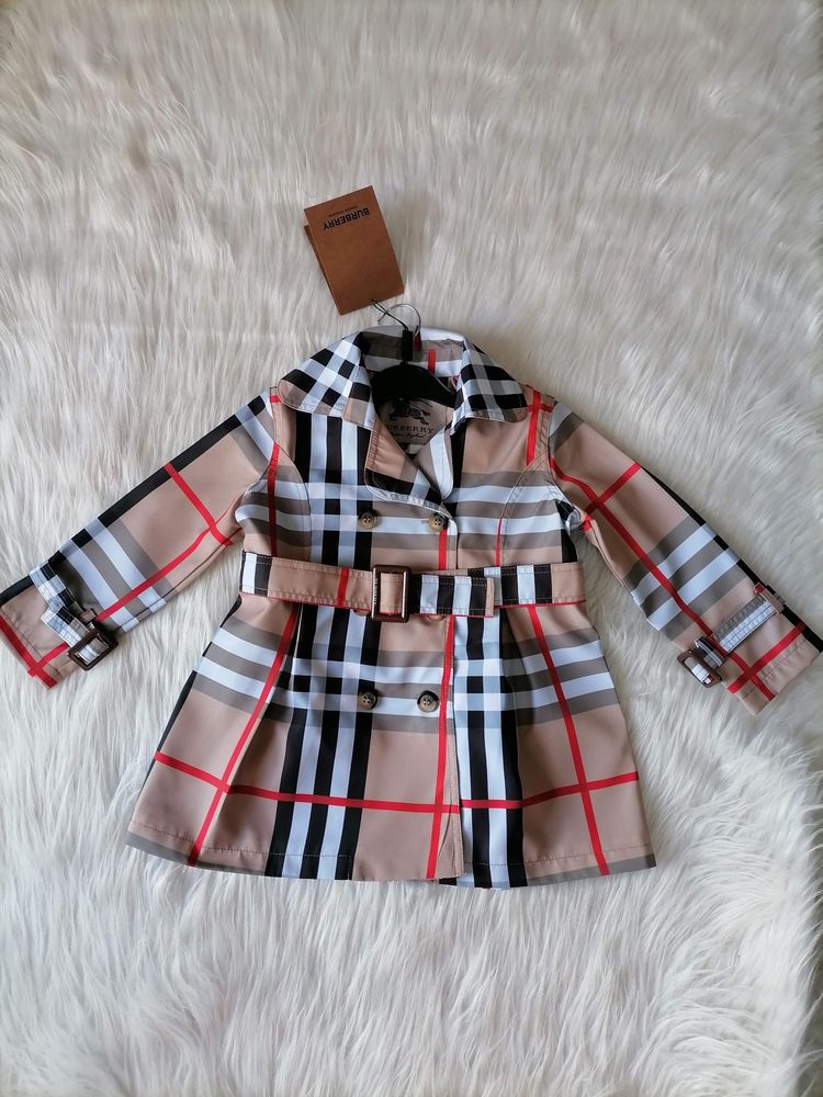 Sacou Burberry pentru fetițe