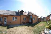 Casa insorita cu curte si gradina de 1000mp