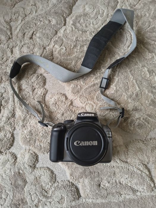 Aparat foto Canon EOS 1100D