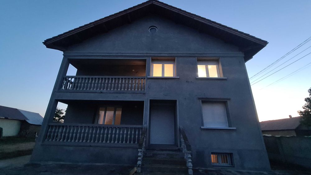 Casă / Vilă cu etaj de vânzare – Cervenia, jud. Teleorman