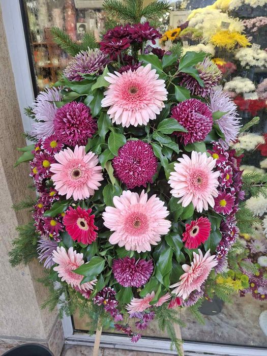 Доставка на цветя, венци и траурни стоки