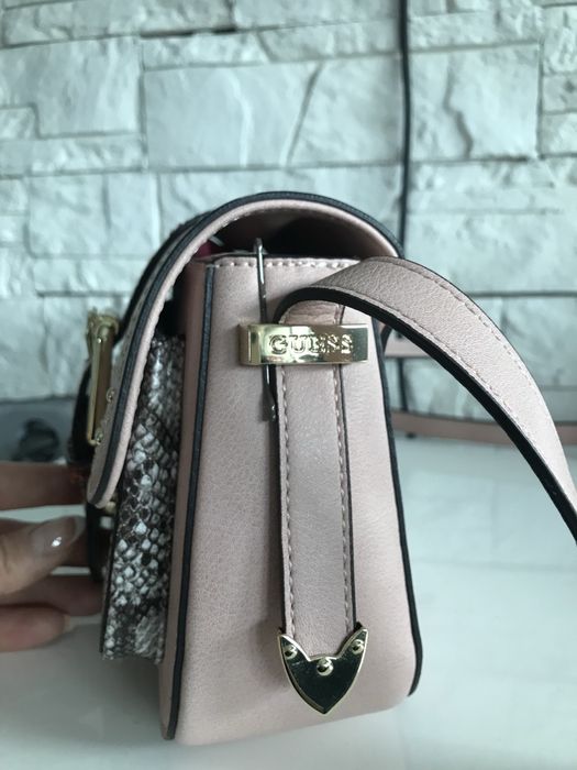 Дамска чанта Guess и други модели