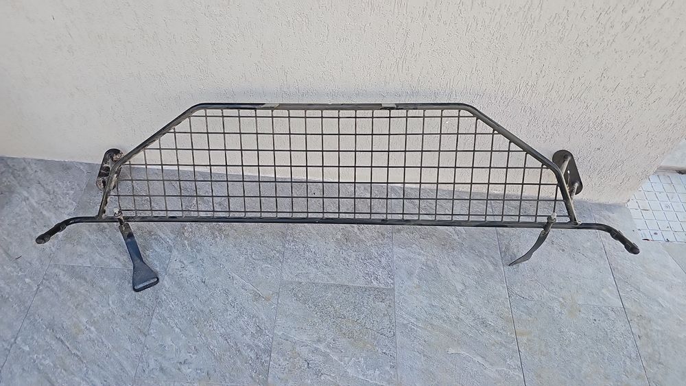 Grilaj pentru animale model pentru passat b6