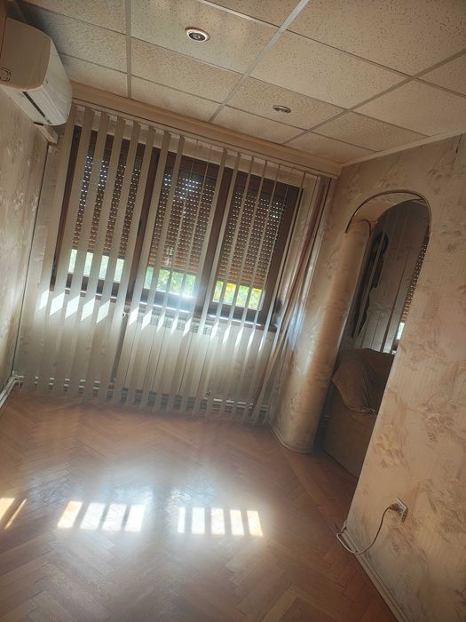 Vand ap 4 camere in spate la spicu