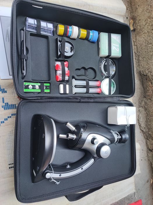 Чисто нов микроскоп