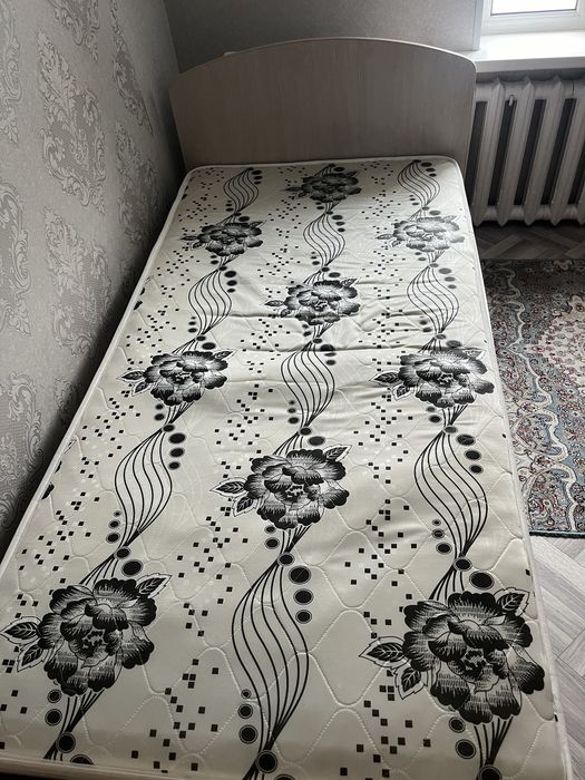 Кровать с новым матрасом