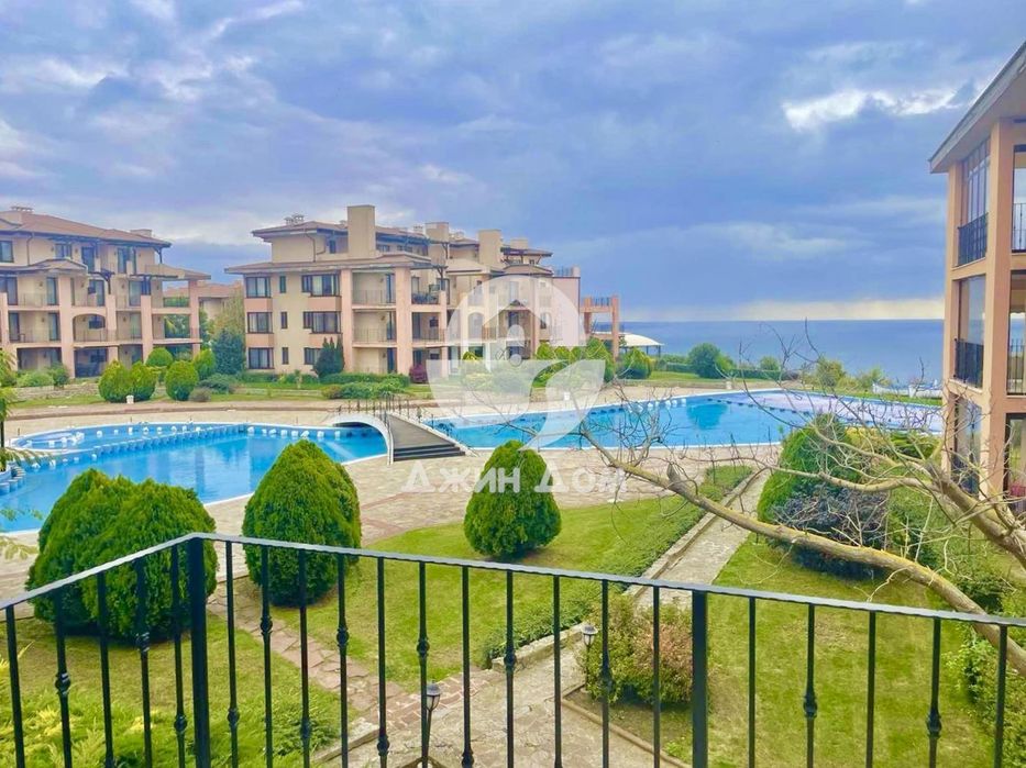 Тристаен апартамент с ПАНОРАМА МОРЕ в к-с „Калиакрия Резорт“, с.Топола