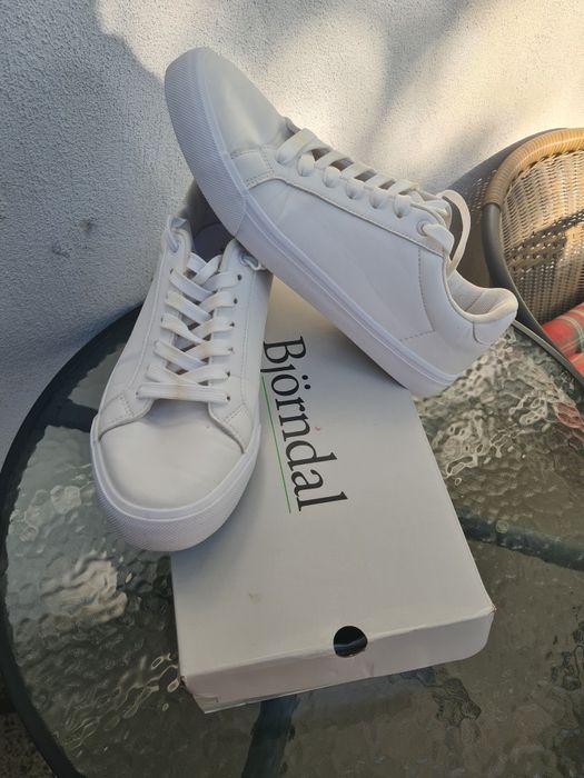 Спортни обувки бели