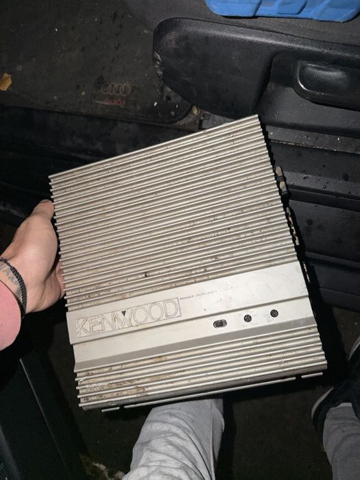 Vand schimb suboofer cu statie