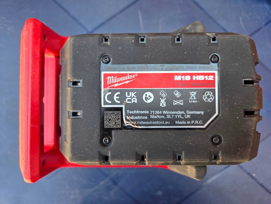 Акумулаторен Лед Прожектор Milwaukee M18 PAL 18V 12.0 Ah Батерия
