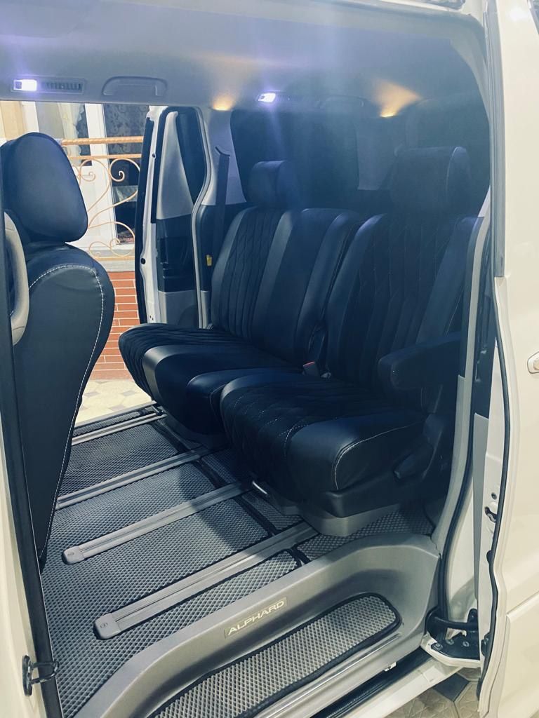 Минивэн Toyota Alphard пассажирские перевозки транспортные услуги