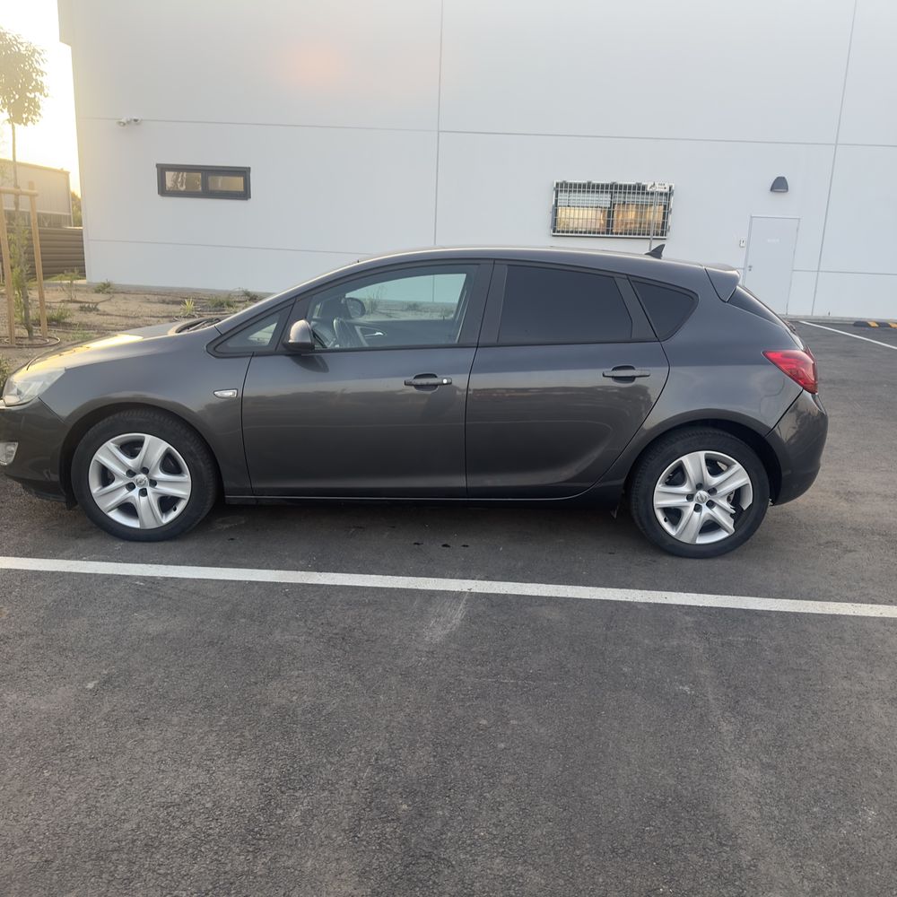 Opel Astra J 1.6 diesel • 2011• 253.000 km • Manual