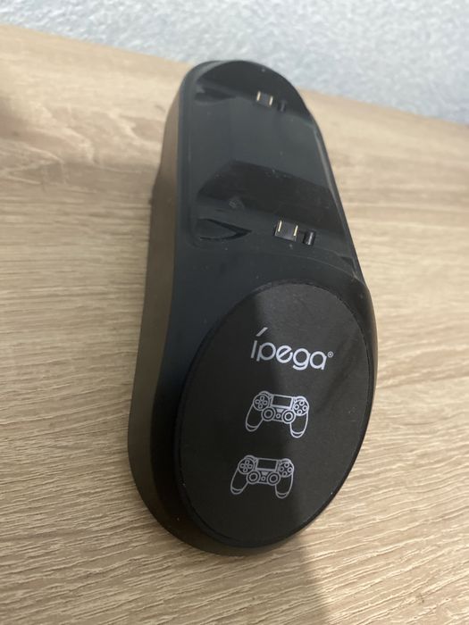 Конзола плейстейшен 4