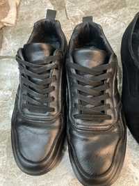 Продам кроссовки кожаные и замшевые туфли