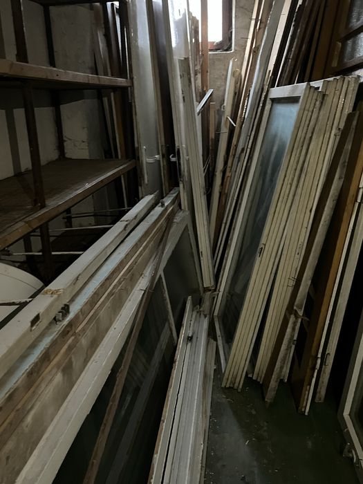 Дървен материал за подаряване (дограми, врати, ламинат)