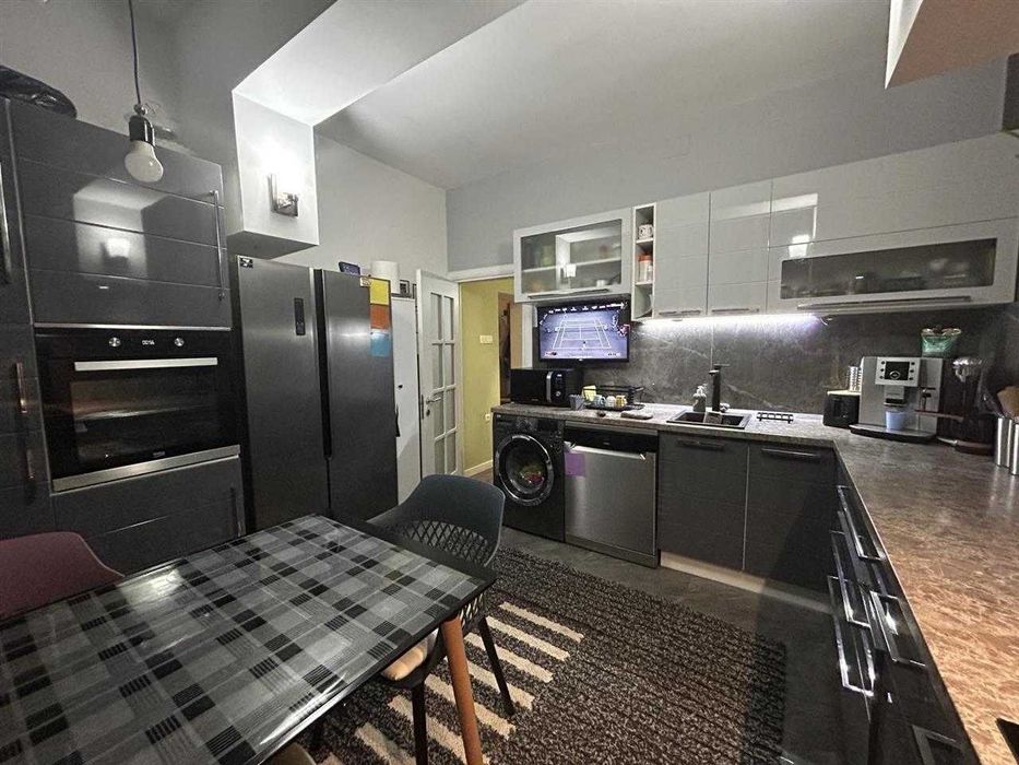 Дава се под наем Многостаен апартамент в Пловдив, Христо Смирненски - 118 кв.м за 418.2 € - Снимка #2