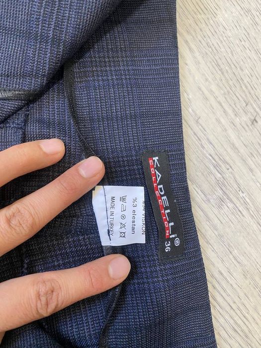 Костюм двойка люкс качество пара выходов 
Размер на фото 
200 тысчя 
9