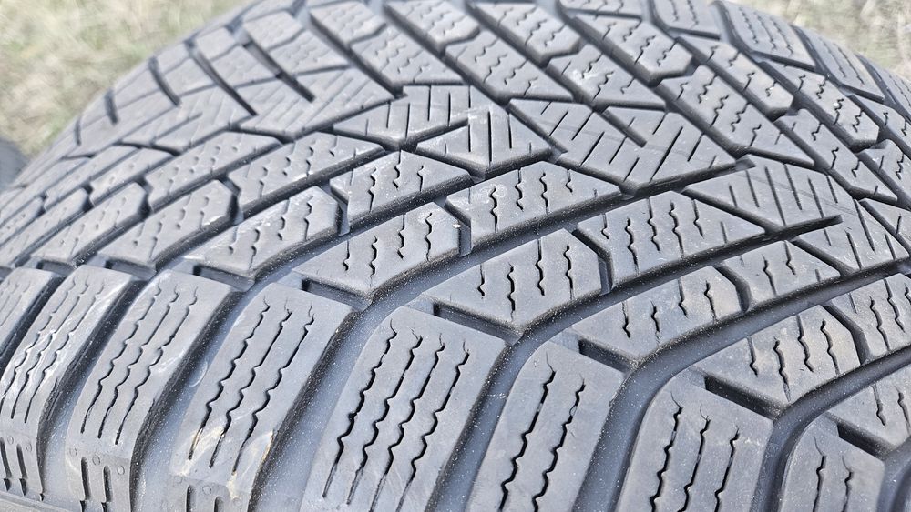 2бр гуми 225 40 18 дот 23 пирели