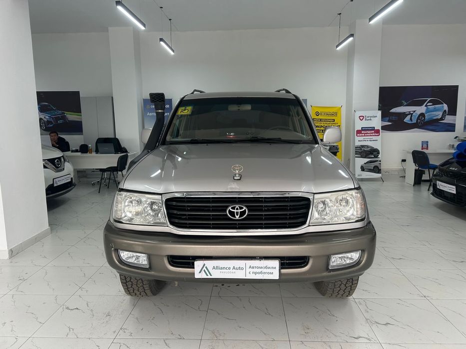 Продам машину toyota  Land cruiser 100
