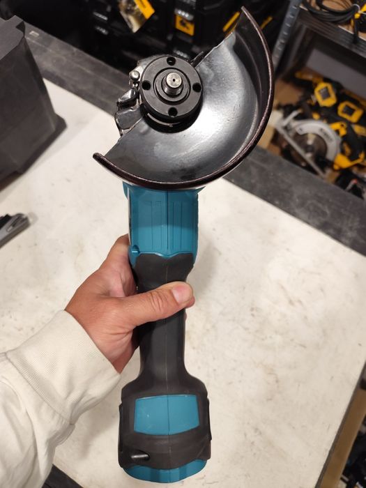 Безчетков акумулаторен ъглошлайф Макита Makita DGA506 18V