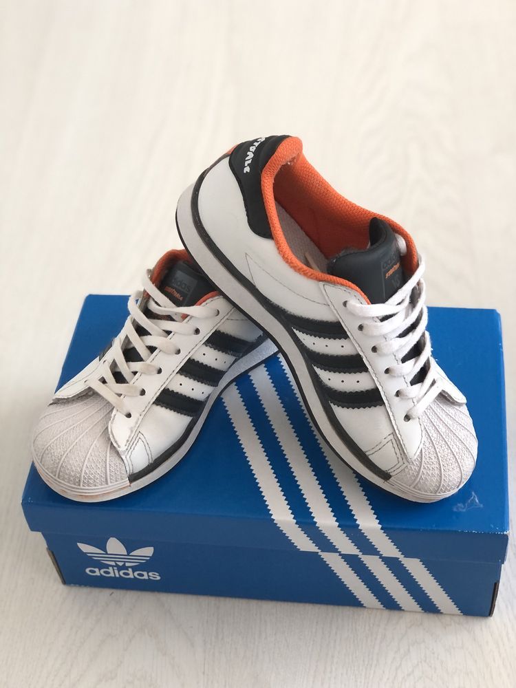 Adidas Superstar pentru copii marimea 32 stare foarte buna