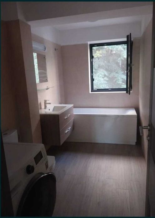 Închiriez apartament de 2 camere