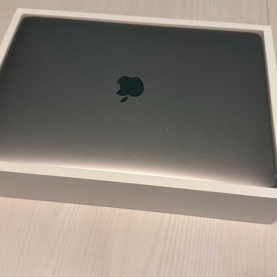 MacBook Pro 13'' - M1, 8GB RAM, 512GB SSD