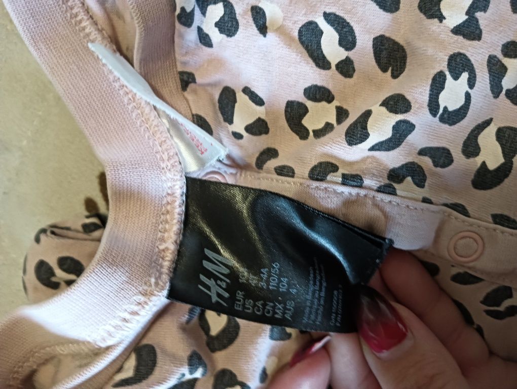 20 lei bucata Pijamale/salopete H&M 104 unisex