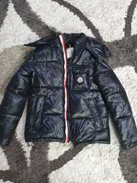 Продам новый пуховик Moncler