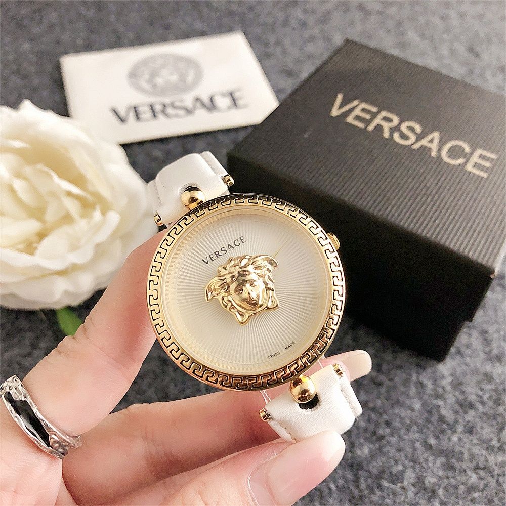 Дамски ръчесн часовник Versace с кожена каишка