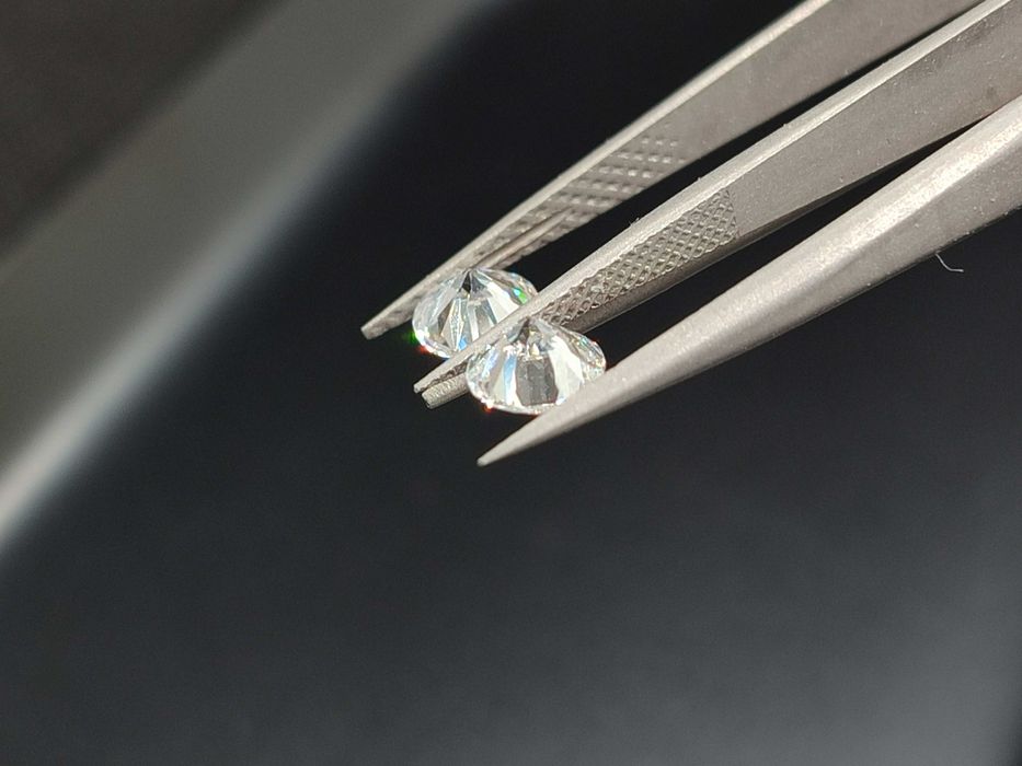 Два напълно безцветни Диаманта от по 0.65 карата