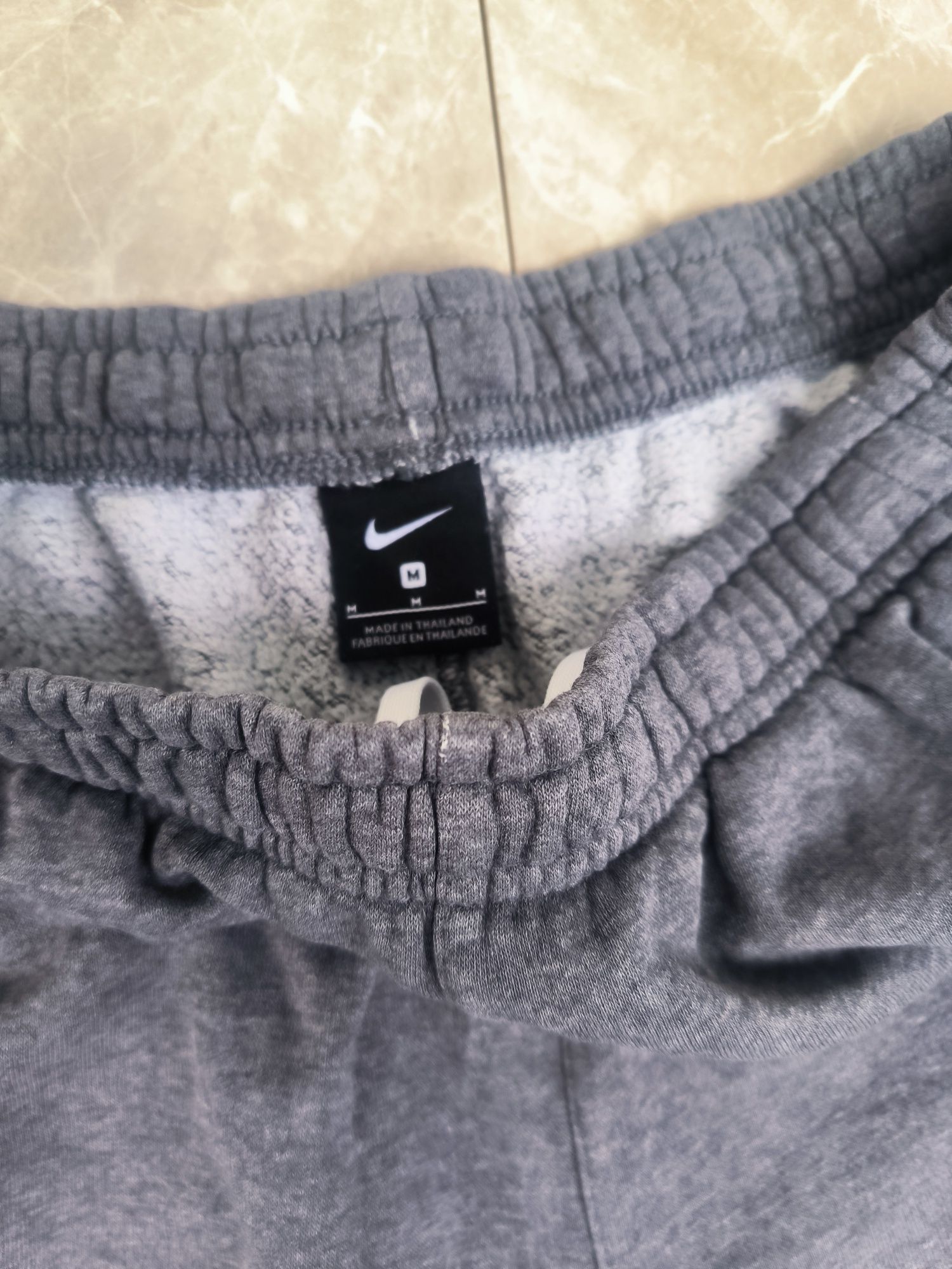 Nike къси панталони M размер