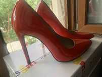 Pantofi stiletto