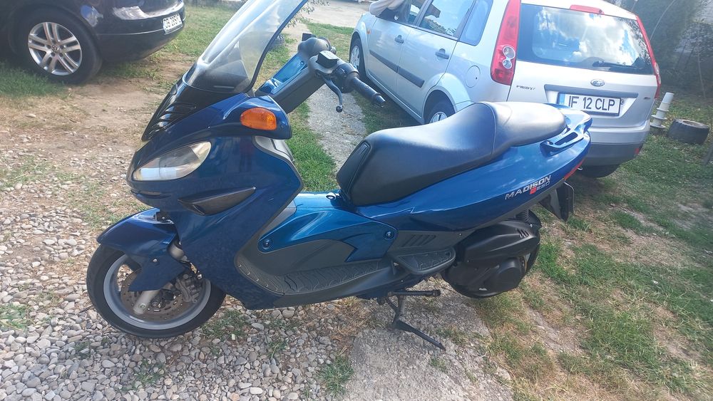 Scuter malaguti s250